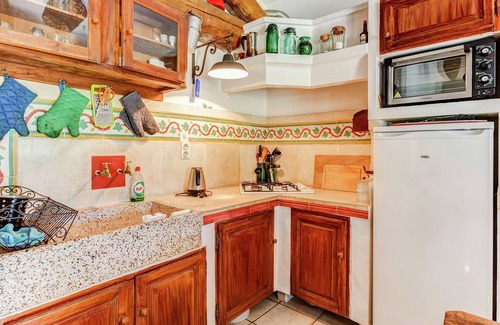 Oppede Cottage | Cottage in Oppède amidst Vineyards