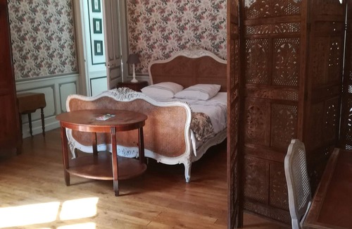 Mosnay Other | Cottage in the 15th century castle