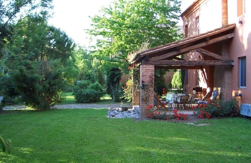 San Martino di Venezze Apartment | Cottage: surrounded by a wood with a swimming pool close to Rovigo and Venice