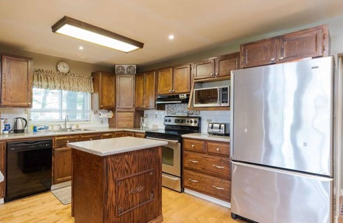 Port Severn Cottage | Cottage on water at oak Bay Gulf Club