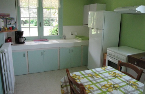 Baulon Cottage | Cottage Rental 90 m² with its beautiful park of 4000 m² and beautiful trees.