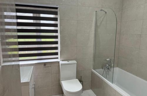 Carshalton South and Clockhouse House | Cottage Sleeps 10 with Pets Allowed