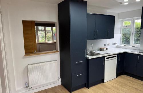 Carshalton South and Clockhouse House | Cottage Sleeps 10 with Pets Allowed