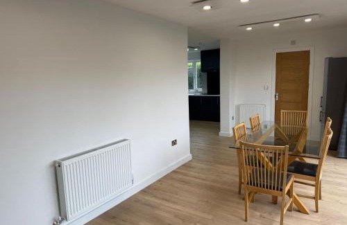 Carshalton South and Clockhouse House | Cottage Sleeps 10 with Pets Allowed