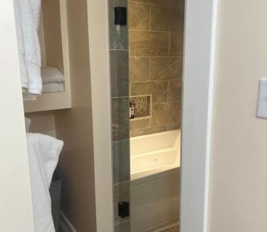 Whispering Pines House | Cottage style home close to golfing and lake