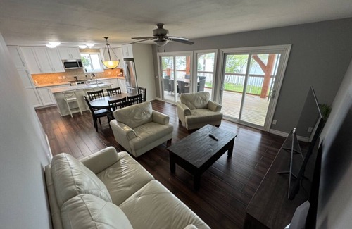 Front of Yonge Ski Chalet | Cottage waterfront