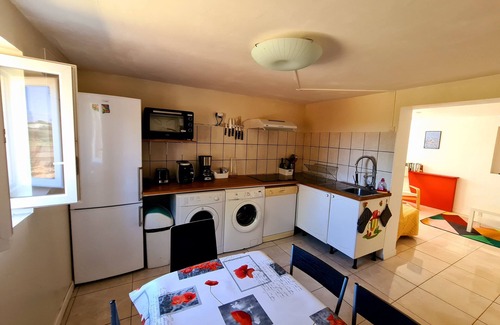 Saint-Gilles Apartment | Cottage with Pool, Fenced Garden – Pets Welcome