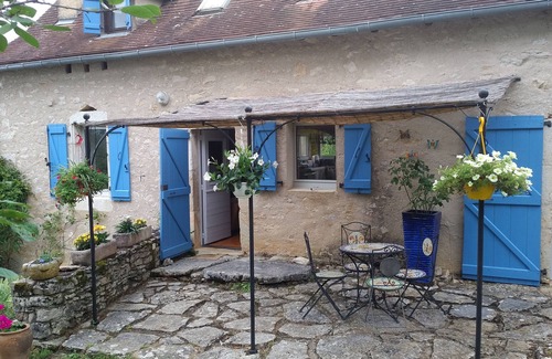 Montbrun Cottage | Cottage with pool - panoramic views over the Lot Valley with WiFi