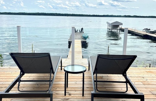 Mallorytown Cottage | Cottage With Private Dock in The 1000 Islands. Pet Friendly.