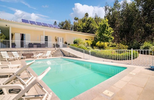 Penafiel Cottage | Cottage with Shared Pool