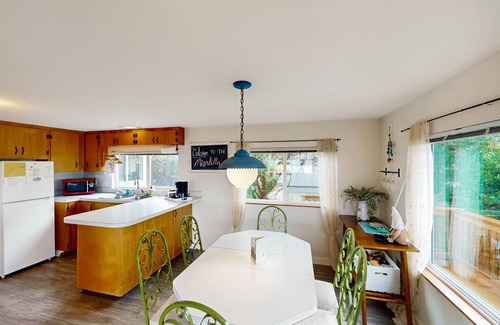Roads End House | Cottage with wraparound deck & ocean views - close to beach & town, dog-friendly