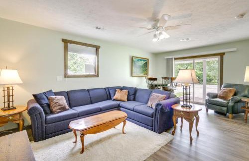 Nelsonville House | Cottage with Yard and Grill about 21 Mi to Hocking Hills!