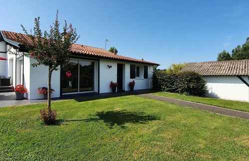 Guiche House | COUNTRY-BASQUE: House for 6 with 3 bathrooms and private services