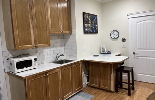 Regional District of Nanaimo Apartment | Country Blue is close to forest trails and beach