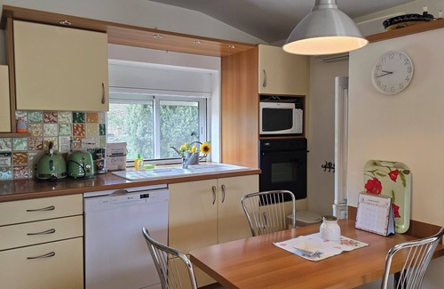 Montsegur-sur-Lauzon Apartment | Country cottage with garden