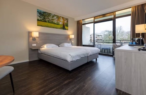 Winterswijk Hotel | Country Comfort with Heated Indoor Pool, Game Room and Free On-Site Parking