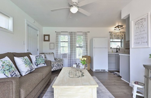 Potosi House | Country Cottage By the Pool