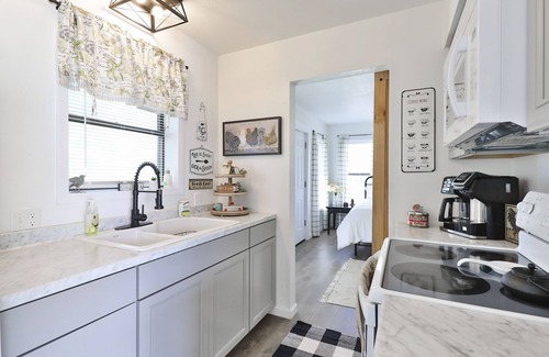 Potosi House | Country Cottage By the Pool