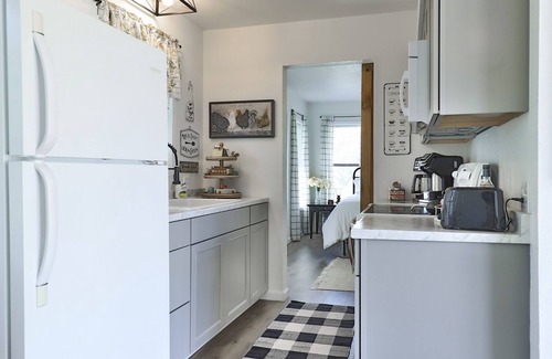 Potosi House | Country Cottage By the Pool