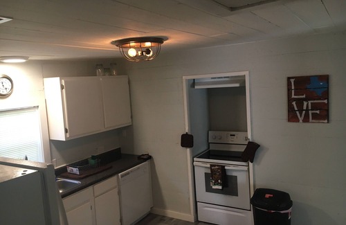 Lone Oak House | Country Getaway for Work or Play 5 miles from Wind Point Park