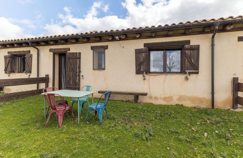 Santo Tome del Puerto Apartment | Country House 'Oveja' with Mountain View, Private Garden and Wi-Fi