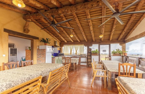 Santo Tome del Puerto Apartment | Country House 'Oveja' with Mountain View, Private Garden and Wi-Fi