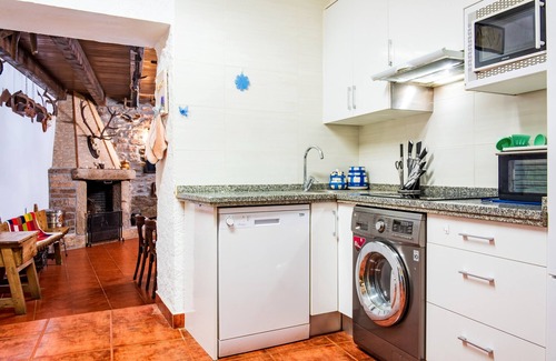 Perena House | Country House 'La Plazuela De Mari I' with Private Garden and Wi-Fi