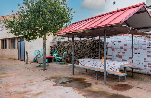 Perena House | Country House 'La Plazuela De Mari I' with Private Garden and Wi-Fi