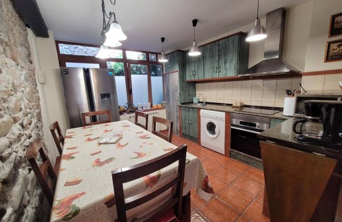 Molinaseca House | Country House 'El Camino' with Mountain View, Private Terrace and Wi-Fi