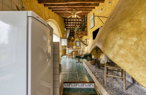 Llampaies House | Country House 'El Mirador Rural De Can Gat Vell' with Mountain View, Wi-Fi and Air Conditioning