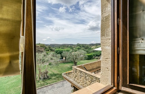 Llampaies House | Country House 'El Mirador Rural De Can Gat Vell' with Mountain View, Wi-Fi and Air Conditioning