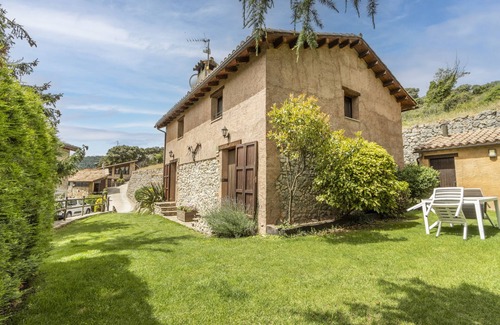 Oden House | Country House 'Espunyes Confort' with Mountain View, Shared Pool and Wi-Fi