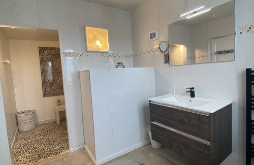 Bourdeilles House | Country house in a small hamlet surrounded by nature