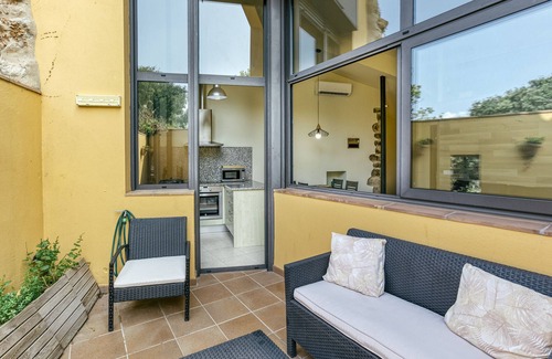 Navata Villa | Country House 'L Heura' with Private Terrace, Wi-Fi and Air Conditioning