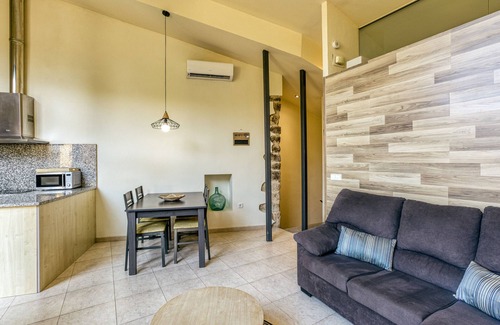 Navata Villa | Country House 'L Heura' with Private Terrace, Wi-Fi and Air Conditioning