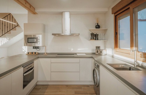 Navas de Oro House | Country House 'Los Trigales' with Private Pool, Wi-Fi and Air Conditioning