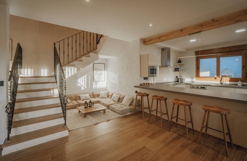 Navas de Oro House | Country House 'Los Trigales' with Private Pool, Wi-Fi and Air Conditioning