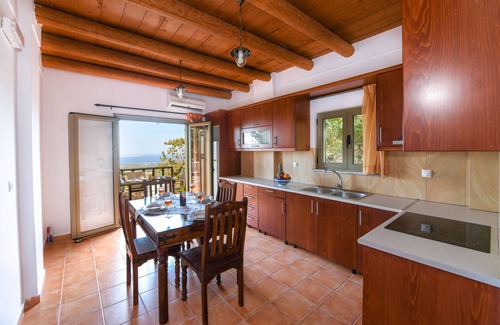 Milia House | Country House 'Malathiros 5' with Sea View, Wi-Fi and Air Conditioning