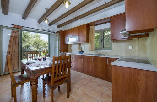 Milia House | Country House 'Malathiros 2' with Sea View, Wi-Fi and Air Conditioning