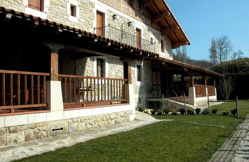 Eguaras House | Country House 'Sagastietxea L' with Private Garden