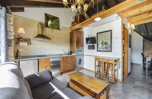 La Rad House | Country House 'Villamoronta' with Mountain View, Private Terrace and Wi-Fi