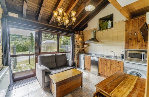 La Rad House | Country House 'Villamoronta' with Mountain View, Private Terrace and Wi-Fi