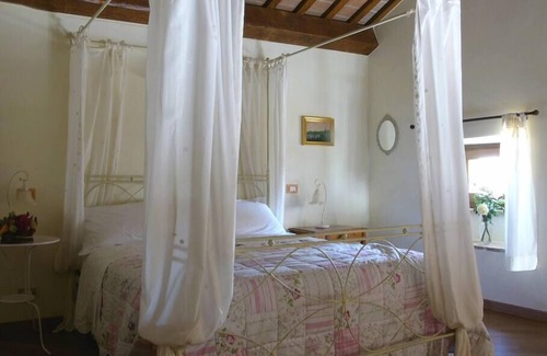 Amandola House | Country house with view of the Sibillini Mountains and swimming pool