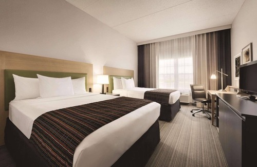 Oakdale Hotel | Country Inn & Suites by Radisson, Coralville, IA