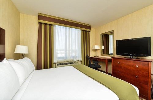 Travis - Chelsea Hotel | Country Inn & Suites by Radisson, Staten Island