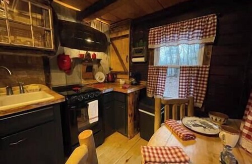 Lisbon House | Country Log Cabin #2- Hodge Hill