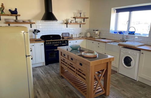 Caergeiliog Apartment | Country Retreat Sleeps 2 with Horses, Ducks & more