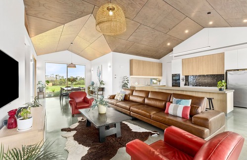 Connewarre House | Country Views and Coastal Bliss