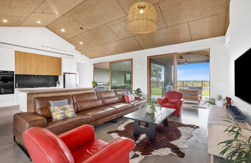 Connewarre House | Country Views and Coastal Bliss