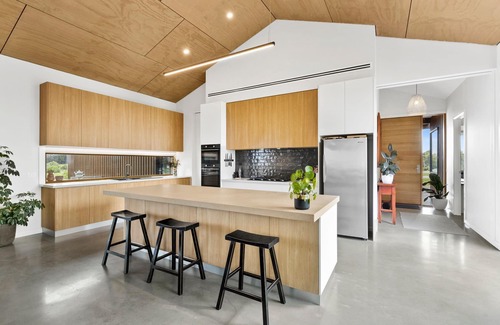 Connewarre House | Country Views and Coastal Bliss